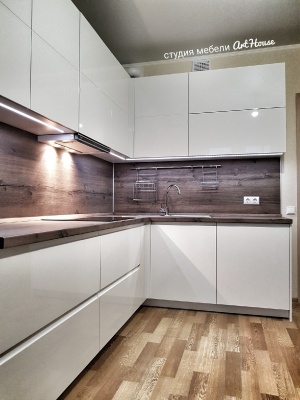 Кухонный гарнитур с фасадами МДФ Эмаль глянец с интегрированными ручками Кухонный гарнитур с фасадами МДФ Эмаль глянец с интегрированными ручками